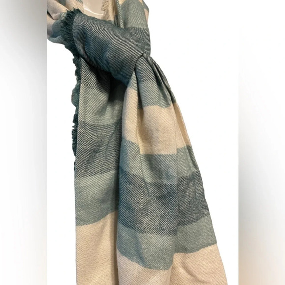 NWT Lauren Conrad June Bug Plaid Scarf - Picture 3 of 6